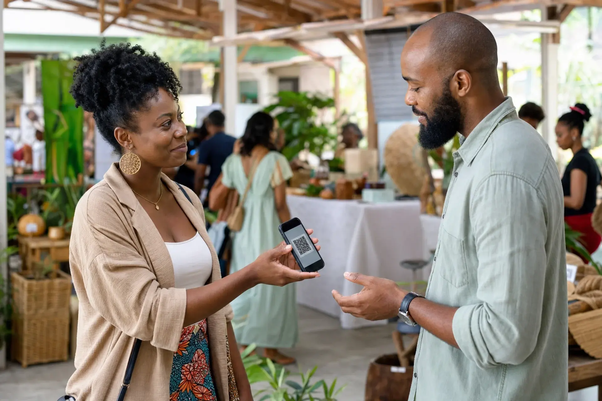 Deux professionnels échangent un contact numérique pendant un salon caribéen